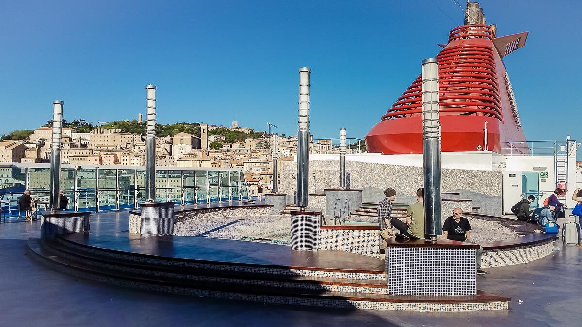 Pooldeck einer Minoan Fähre