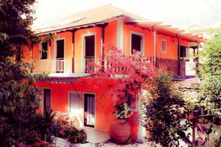 Villa Eleni liegt am Stadtrand von Vasiliki, mit erschwinglichen Tarifen und einer freundlichen Atmosphäre. Der Ausgangspunkt.