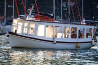 Das Agiofili Boat bringt die Urlauber vom Strand zurück