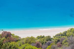 Egremni Strand mit wunderschönem seidig weissem Sand und kristallklarem Karibik blauem Wasser