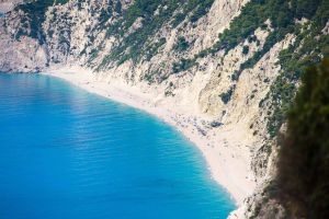 Egremni Strand mit wunderschönem seidig weissem Sand und kristallklarem Karibik blauem Wasser
