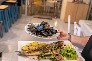 Red Snapper und Muscheln