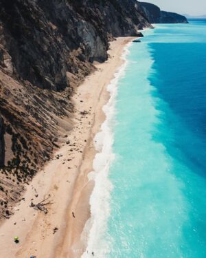 Karibik blaues Wasser am Egremni Beach © Hello From Paradise