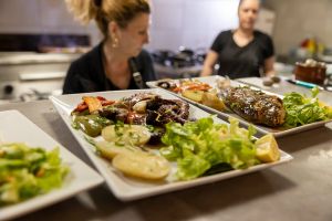 Red Snapper und Tintenfisch bereit zum servieren