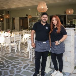 Lena und Dimitris, die charmanten und aufmerksamen Gastgeber und Besitzer des Patio Dining in Vasiliki